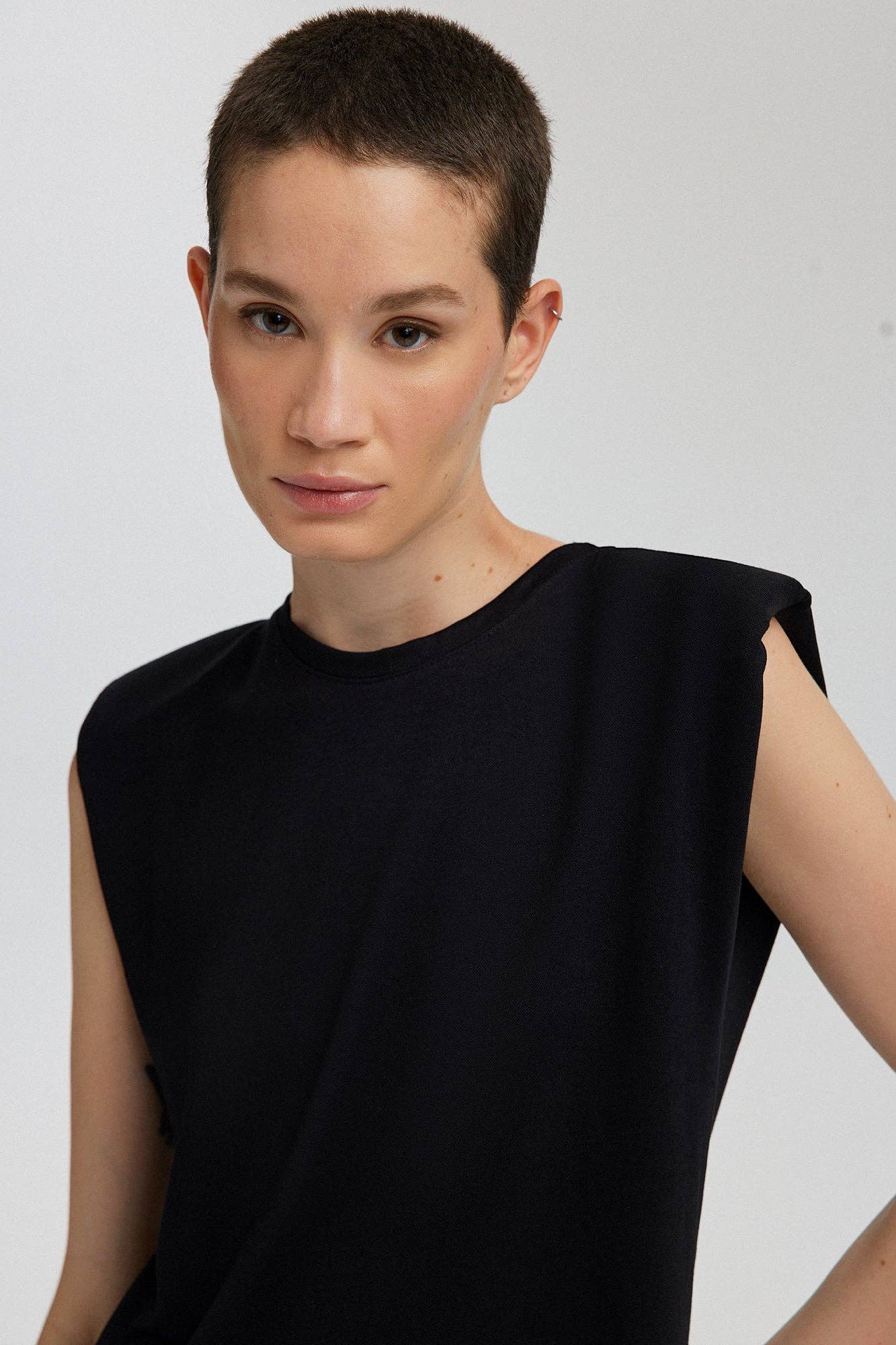 CREW NECK SLEEVELESS DRESS - MarramTrading.com