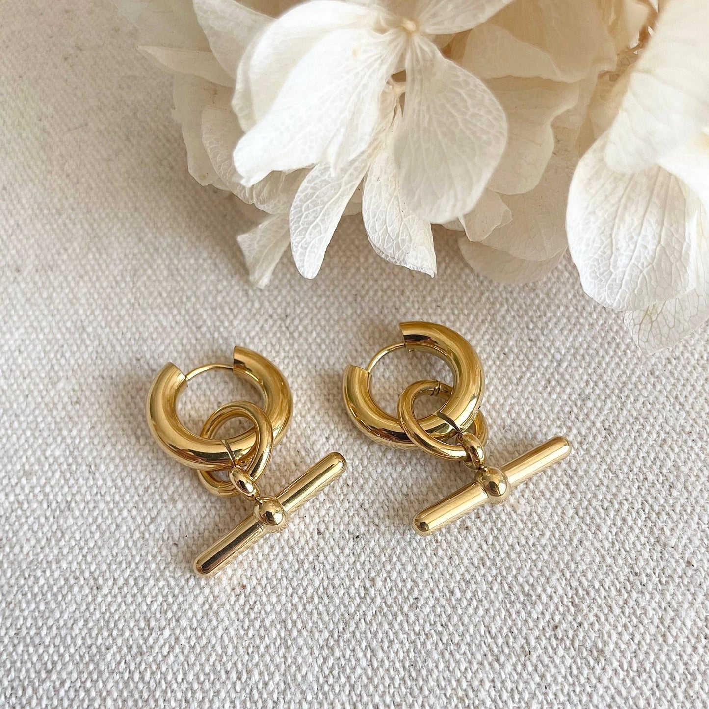 EVERYDAY Gold Bar Hoop Earrings - MarramTrading.com