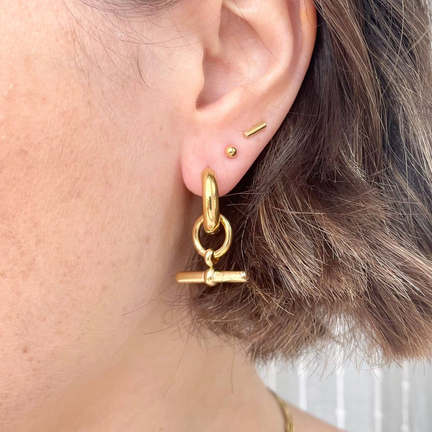 EVERYDAY Gold Bar Hoop Earrings - MarramTrading.com