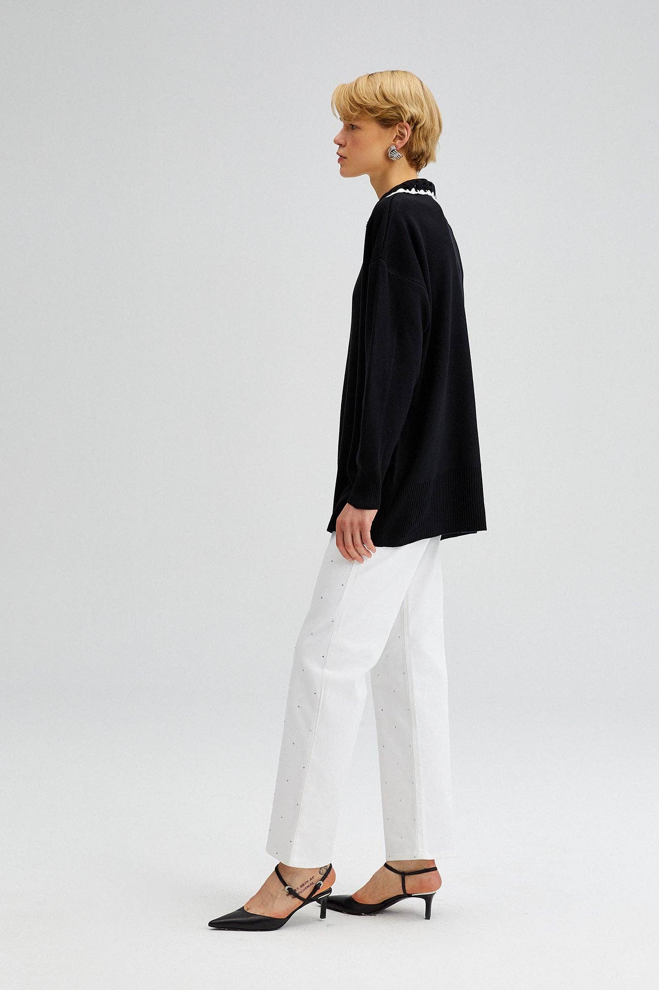 KNIT SWEATER WITH CROCHET COLLAR - MarramTrading.com
