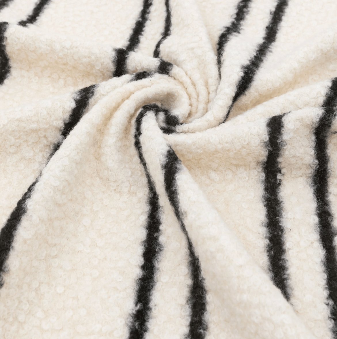 Scalloped Throw Cream & Black - MarramTrading.com