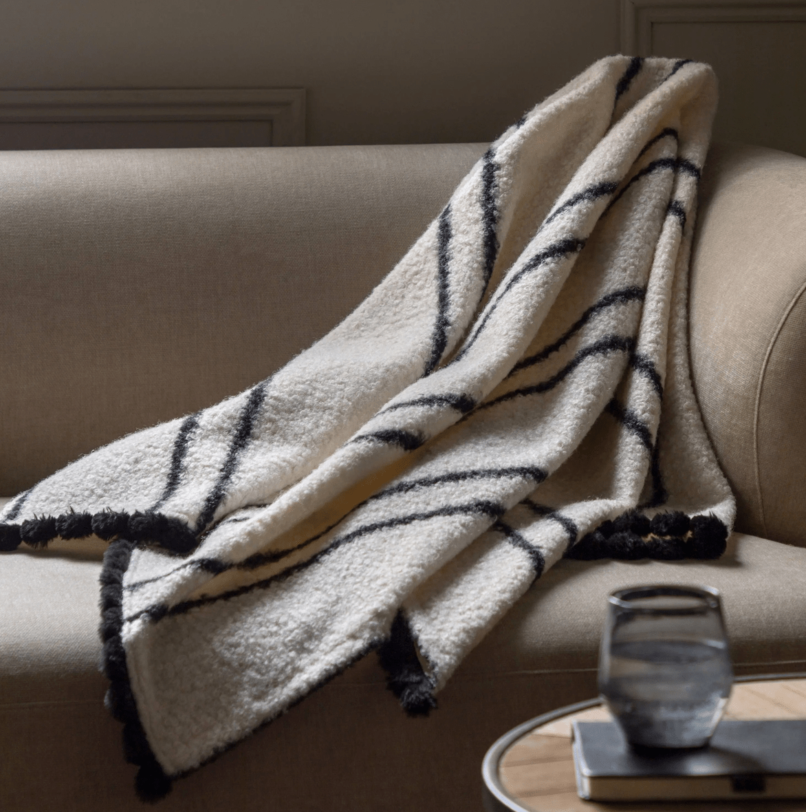 Scalloped Throw Cream & Black - MarramTrading.com