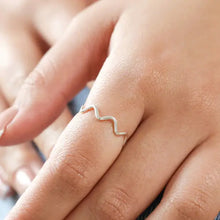 Load image into Gallery viewer, Adjustable Wavy Line Ring in Silver
