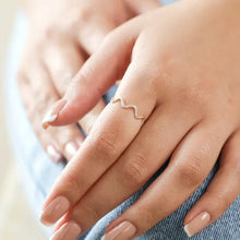 Load image into Gallery viewer, Adjustable Wavy Line Ring in Silver
