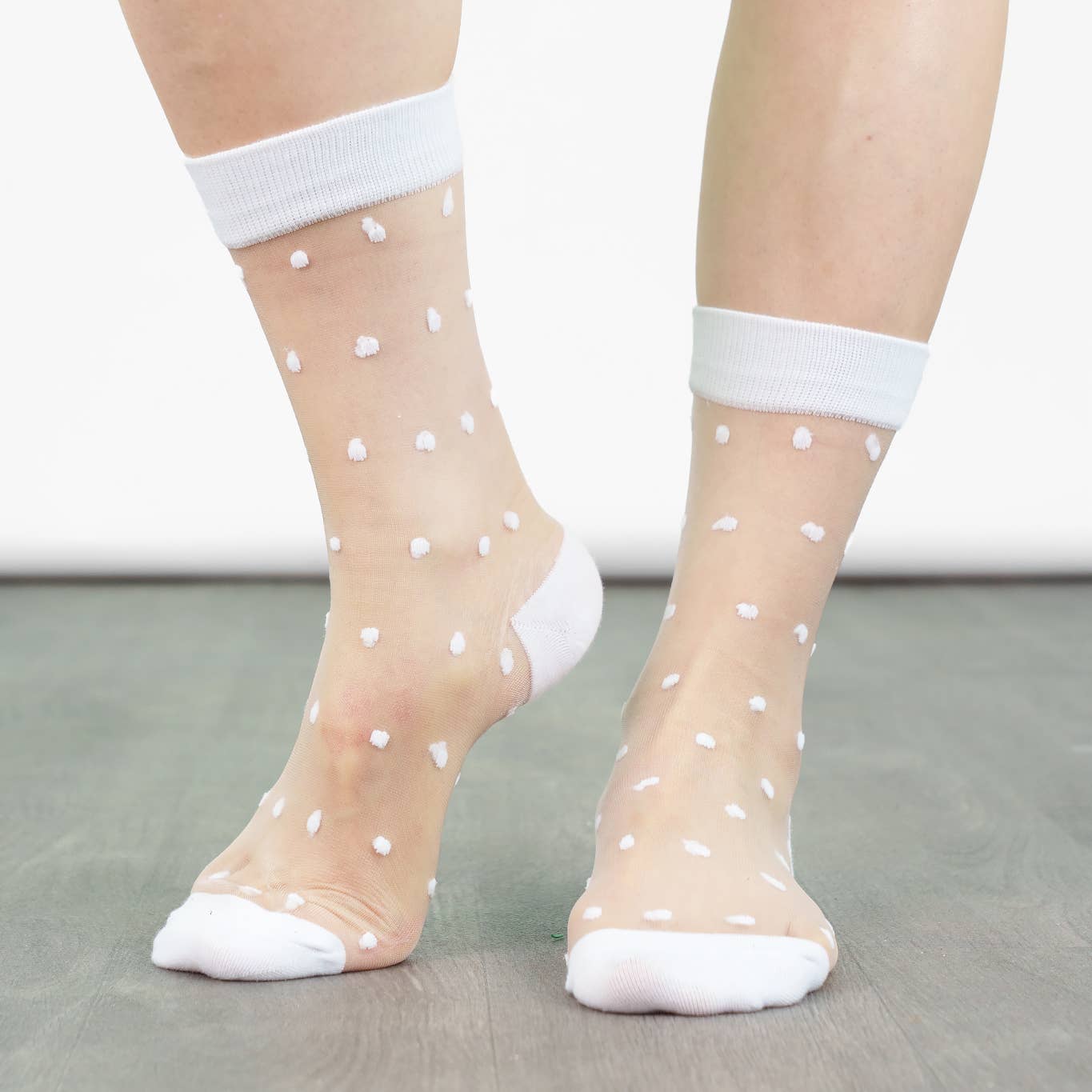 Women's Sheer Ankle Socks- White, Spots