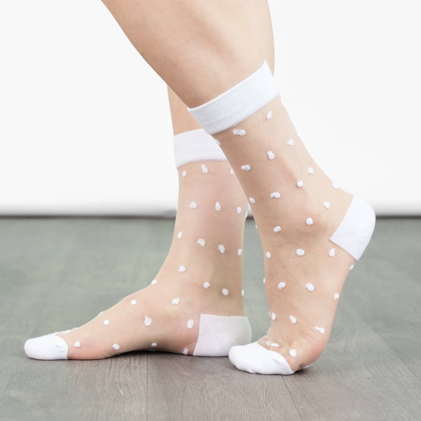 Women's Sheer Ankle Socks- White, Spots