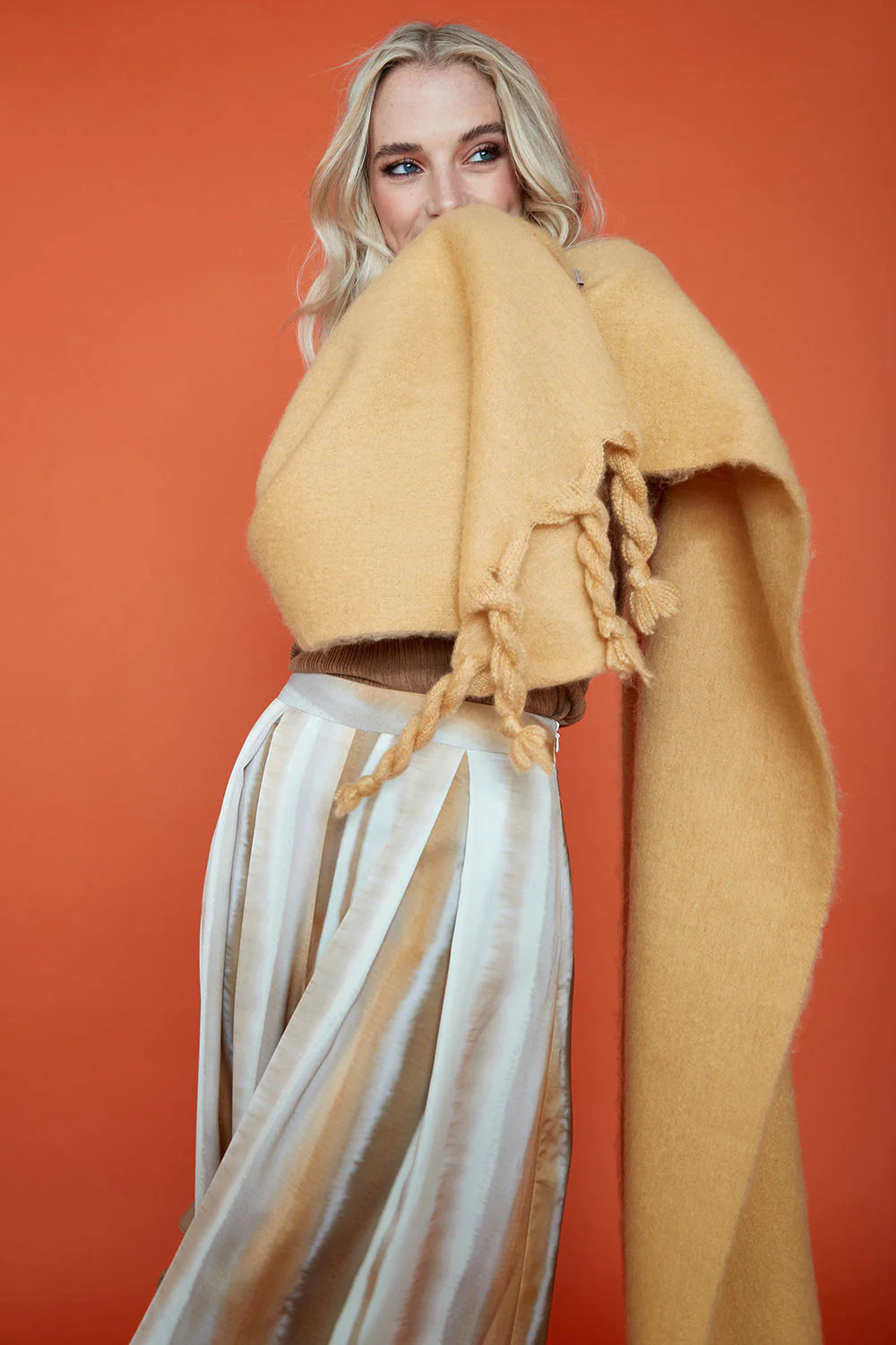 Cashmere and Silk Blend Check Scarf in Mocha