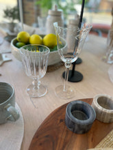Load image into Gallery viewer, Set of 4 Garland Red Wine Glasses
