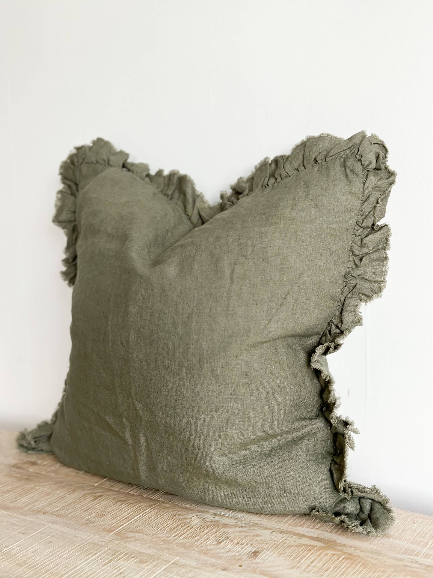 Hallie Ruffled Linen Cushion – Khaki