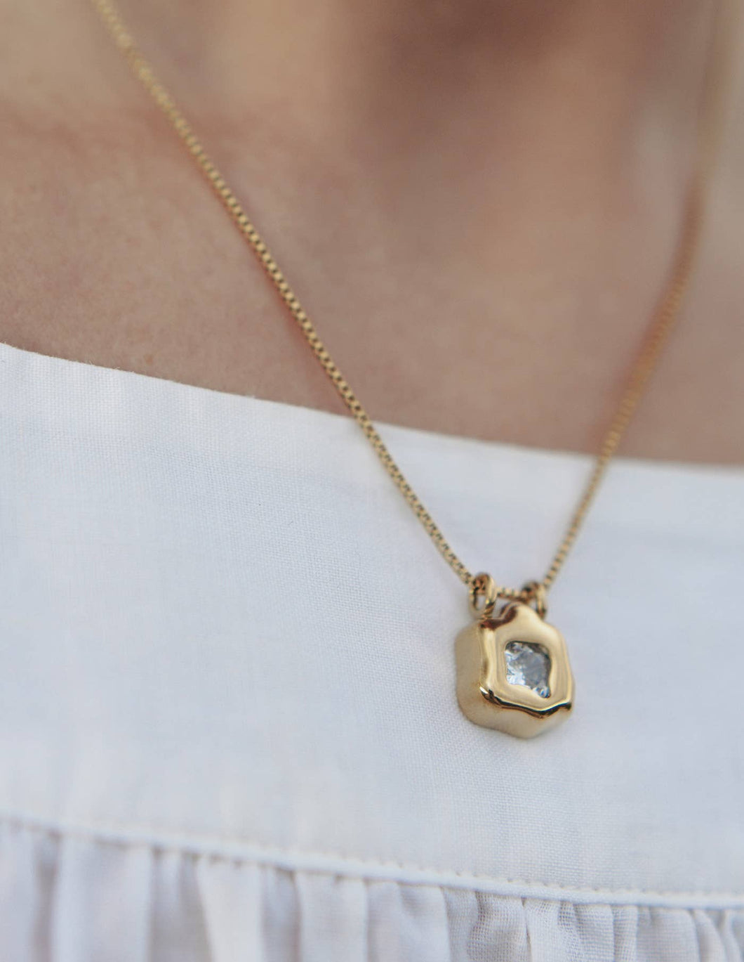 Gold Fluid Pendant Necklace, Waterproof - MarramTrading.com