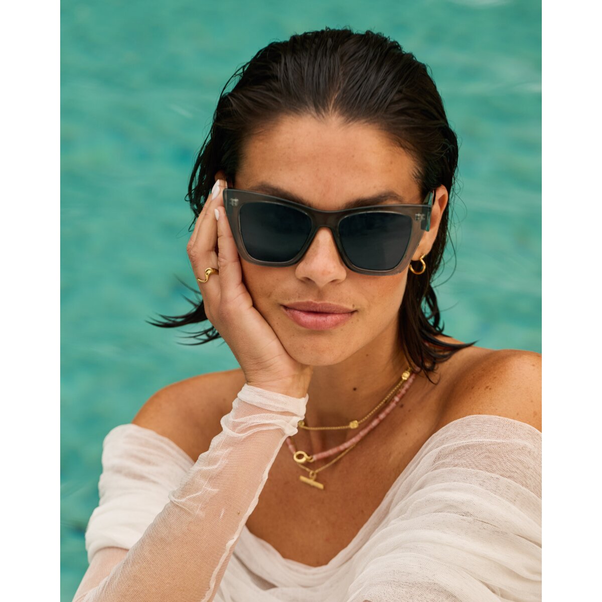 Porto Angular Cat-Eye Sunglasses in Grey Transparent