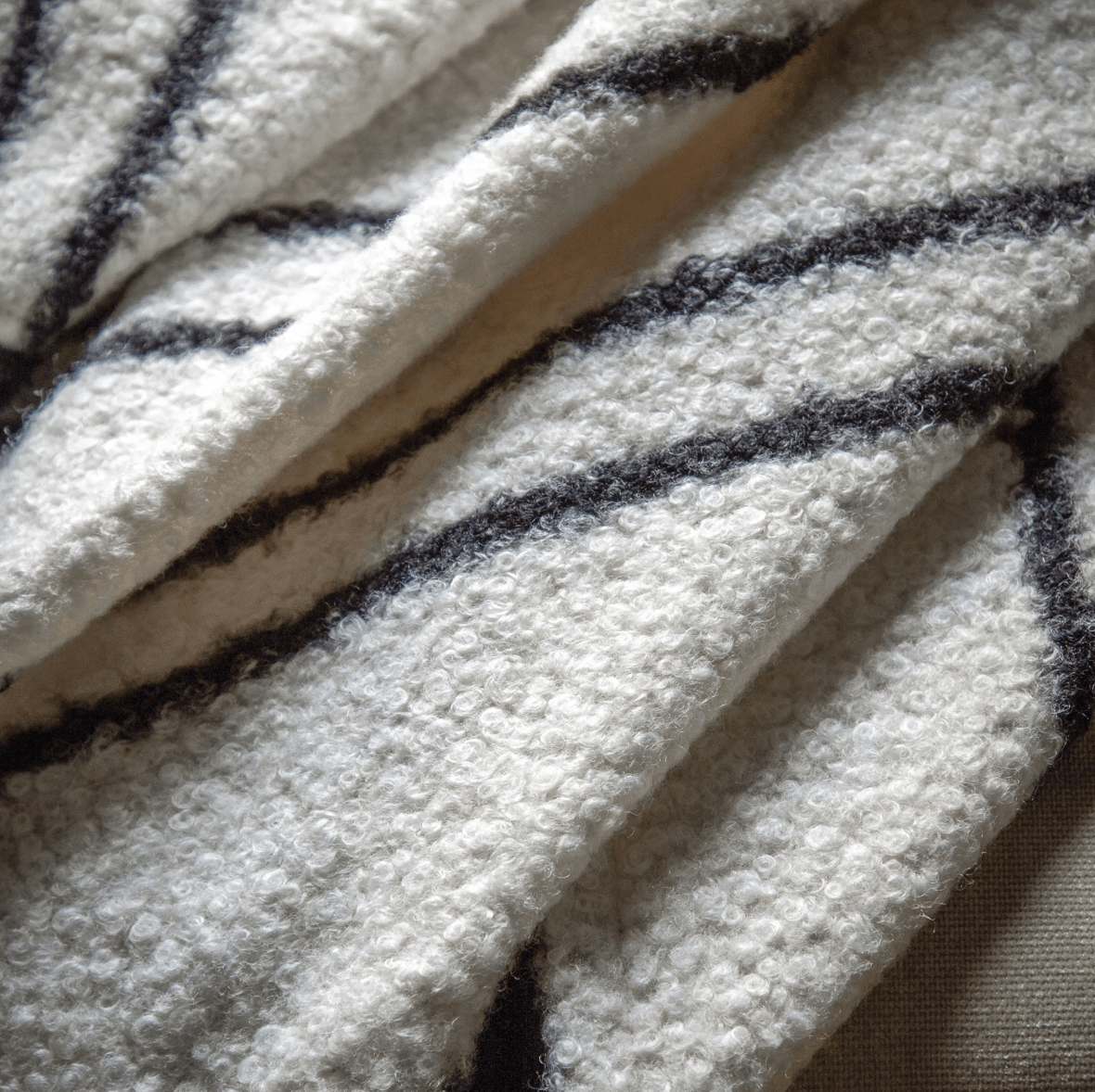 Scalloped Throw Cream & Black - MarramTrading.com