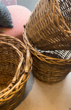 Load image into Gallery viewer, Willow Basket with Wooden Handle Large
