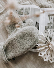 Load image into Gallery viewer, Wool mittens - Light grey - MarramTrading.com
