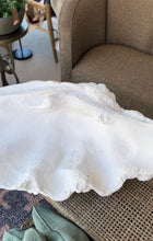 Load image into Gallery viewer, Resin Clam Shell
